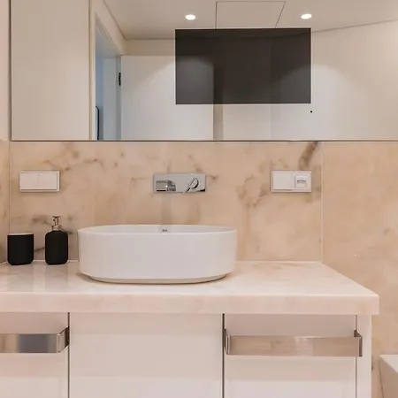 דירה Radiant In Center By Lovelystay