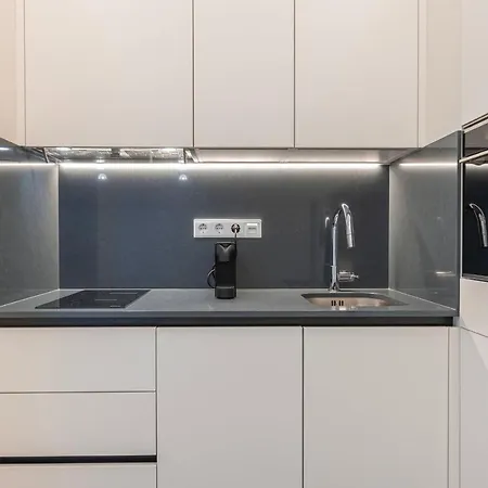 Radiant In Center By Lovelystay ליסבון